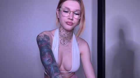 Adelia online show from May 2026 07:31:01 PM
