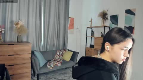 Snapshot of lola_weis chatting on February 2026 08:32:02 AM Melina online show from February 2026 08:32:02 AM