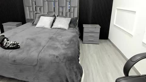 Lola Angel online show from November 2025 07:41:02 PM