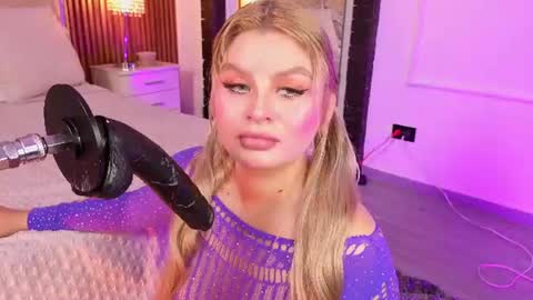 Snapshot of lolaangellx chatting on June 2026 09:27:02 PM Lola Angel online show from June 2026 09:27:02 PM