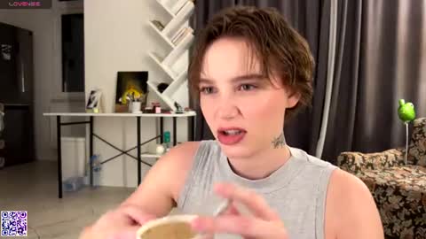 lolaatatee online show from July 2026 08:35:01 PM