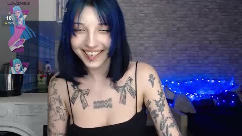 Lola online show from October 2025 08:42:02 PM