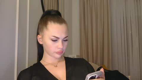 lolafoxyy online show from December 2024 06:39:01 PM