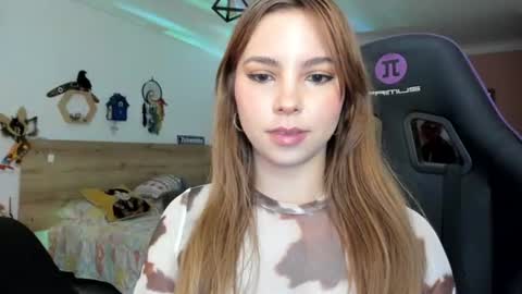 Snapshot of lolaverse chatting on June 2026 04:42:01 PM Lola doll online show from June 2026 04:42:01 PM