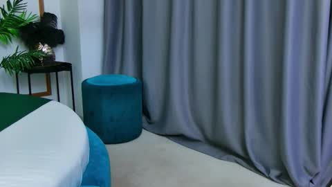 Lola online show from January 2026 07:28:01 PM