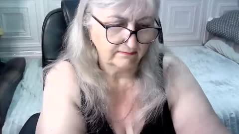 Snapshot of lolkaalyss chatting on May 2026 02:44:02 PM LolkaAlyss online show from May 2026 02:44:02 PM