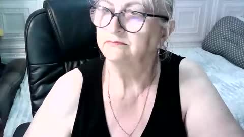 Snapshot of lolkaalyss chatting on May 2026 07:44:01 PM LolkaAlyss online show from May 2026 07:44:01 PM