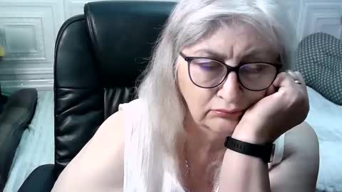 Snapshot of lolkaalyss chatting on May 2026 05:10:01 PM LolkaAlyss online show from May 2026 05:10:01 PM