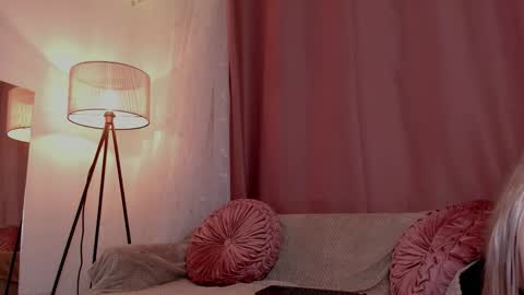 Lolly  online show from November 2025 07:24:02 AM