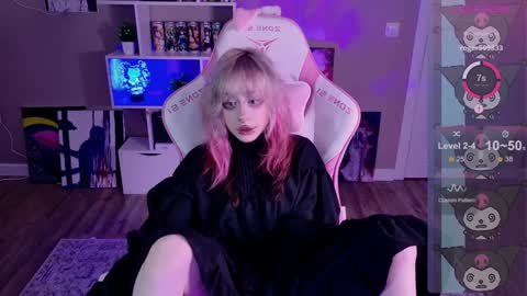 Lolly   online show from February 2025 08:02:02 PM