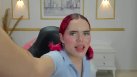 Snapshot of loly_berry chatting on May 2026 09:00:02 PM L O L Y online show from May 2026 09:00:02 PM