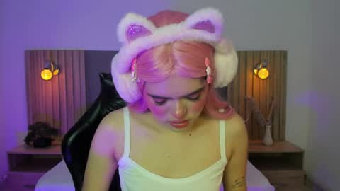 Snapshot of loly_berry chatting on May 2026 02:30:02 AM L O L Y online show from May 2026 02:30:02 AM