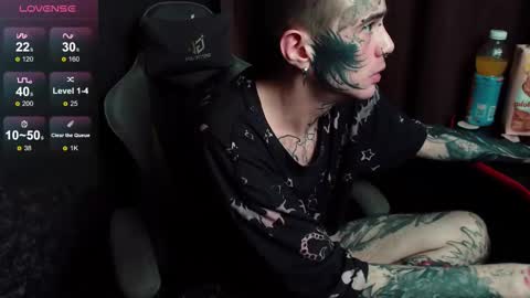 Snapshot of lone1ycrystal chatting on October 2025 10:43:02 PM Chris online show from October 2025 10:43:02 PM