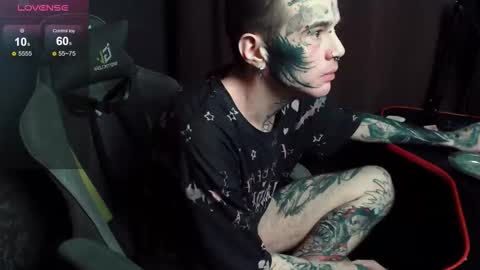 Snapshot of lone1ycrystal chatting on November 2025 12:28:02 PM Chris online show from November 2025 12:28:02 PM