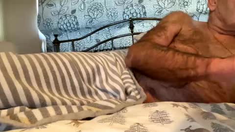 Snapshot of longshank09 chatting on January 2025 02:40:02 PM longshank09 online show from January 2025 02:40:02 PM