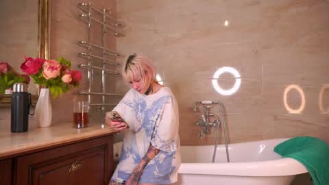 Snapshot of lookatmehabibi_ chatting on November 2025 01:47:02 PM Adele Ellie and Lou Sally Dana and Bonnie online show from November 2025 01:47:02 PM