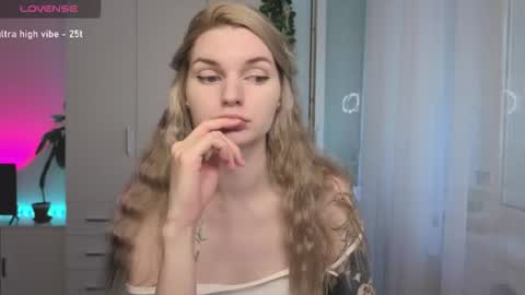 Snapshot of lookluna chatting on July 2026 04:25:01 AM Luna online show from July 2026 04:25:01 AM