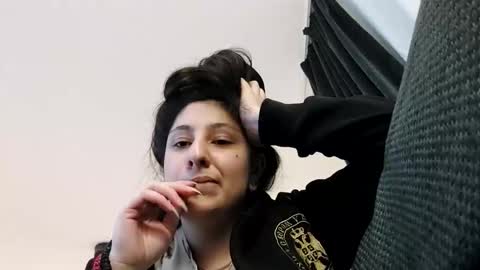 loolaunshaved online show from October 2025 05:19:01 PM