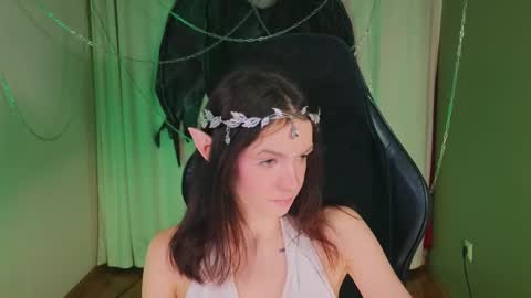 Luna online show from October 2025 08:53:02 PM