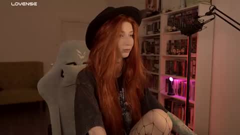 loony_moony online show from August 2026 10:39:02 AM
