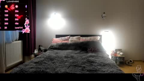 Lora online show from December 2024 01:43:01 PM