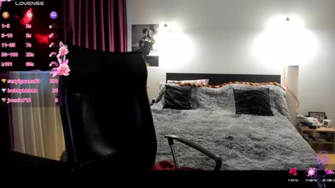 Lora online show from December 2024 01:28:01 PM