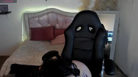 loraine online show from December 2024 08:57:02 PM