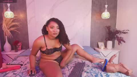 Snapshot of loraine_rios chatting on April 2026 05:10:02 AM Loraine Rios online show from April 2026 05:10:02 AM