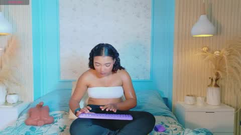 Snapshot of loraine_rios chatting on May 2026 04:51:01 AM Loraine Rios online show from May 2026 04:51:01 AM