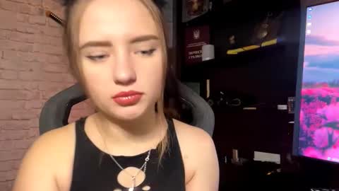 Molly online show from October 2025 06:14:01 AM