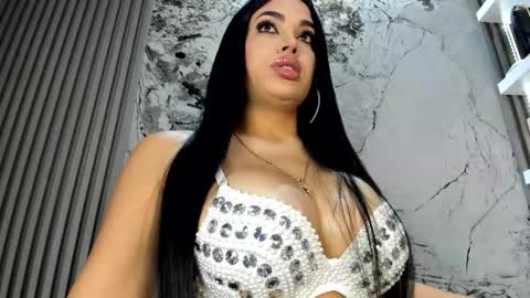 Doll Queen online show from November 2025 10:58:01 AM