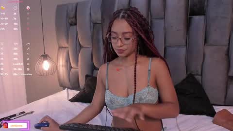 Snapshot of lorena_vieira_ chatting on February 2025 10:53:01 PM Lorena Vieira online show from February 2025 10:53:01 PM