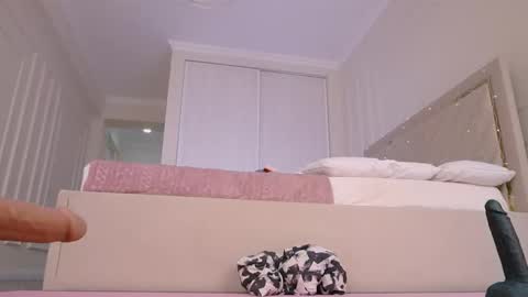 Snapshot of lori_leen chatting on September 2025 06:57:02 AM Leyla online show from September 2025 06:57:02 AM