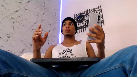 Lorian Vikel  online show from October 2025 08:52:02 PM