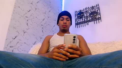 Lorian Vikel  online show from October 2025 10:10:01 PM