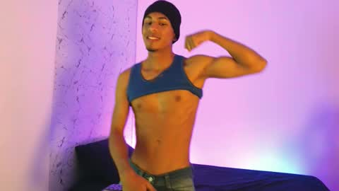 Lorian Vikel  online show from November 2025 09:09:01 PM