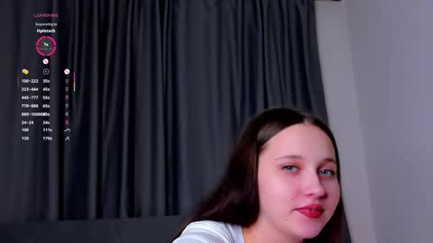 Mia online show from October 2025 01:46:02 PM