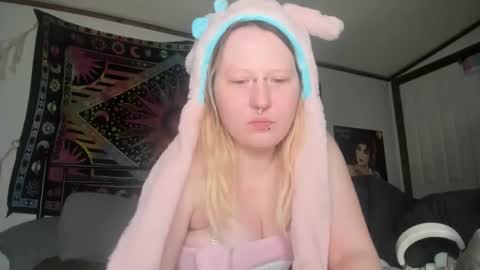 Lori Critter online show from December 2025 01:11:01 AM