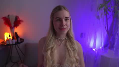 Lorrie online show from September 2025 09:13:01 AM