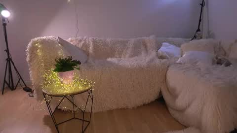 Lorrie online show from February 2026 09:32:01 AM