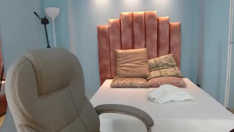  Lou Rosse  online show from March 2026 07:52:01 PM