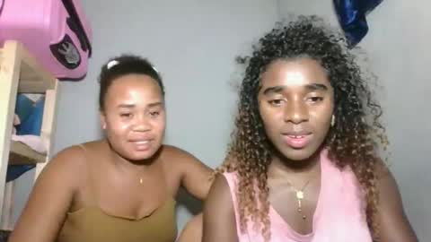 Snapshot of louane98 chatting on February 2026 09:19:01 PM louane98 online show from February 2026 09:19:01 PM