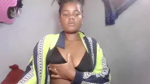 Snapshot of louane98 chatting on February 2026 05:48:02 AM louane98 online show from February 2026 05:48:02 AM