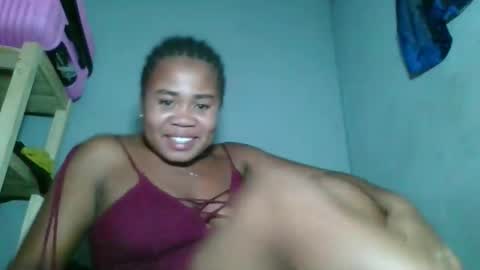 Snapshot of louane98 chatting on February 2026 01:44:01 PM louane98 online show from February 2026 01:44:01 PM