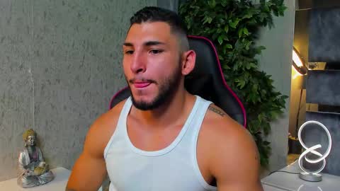 Louis online show from October 2025 08:07:02 PM