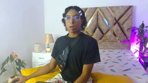 Louis Valdz online show from December 2024 08:33:02 PM