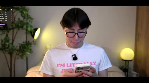 Snapshot of louis_zh chatting on May 2026 02:09:02 AM Louis online show from May 2026 02:09:02 AM