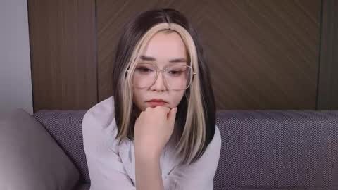 Snapshot of louisakim_ chatting on May 2026 07:54:02 PM Kim online show from May 2026 07:54:02 PM