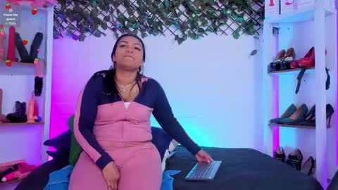 Snapshot of louise_nails chatting on June 2026 04:23:01 PM LouIse online show from June 2026 04:23:01 PM