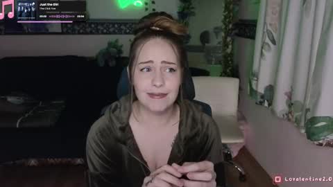 Lo Valentine online show from December 2025 05:13:01 AM